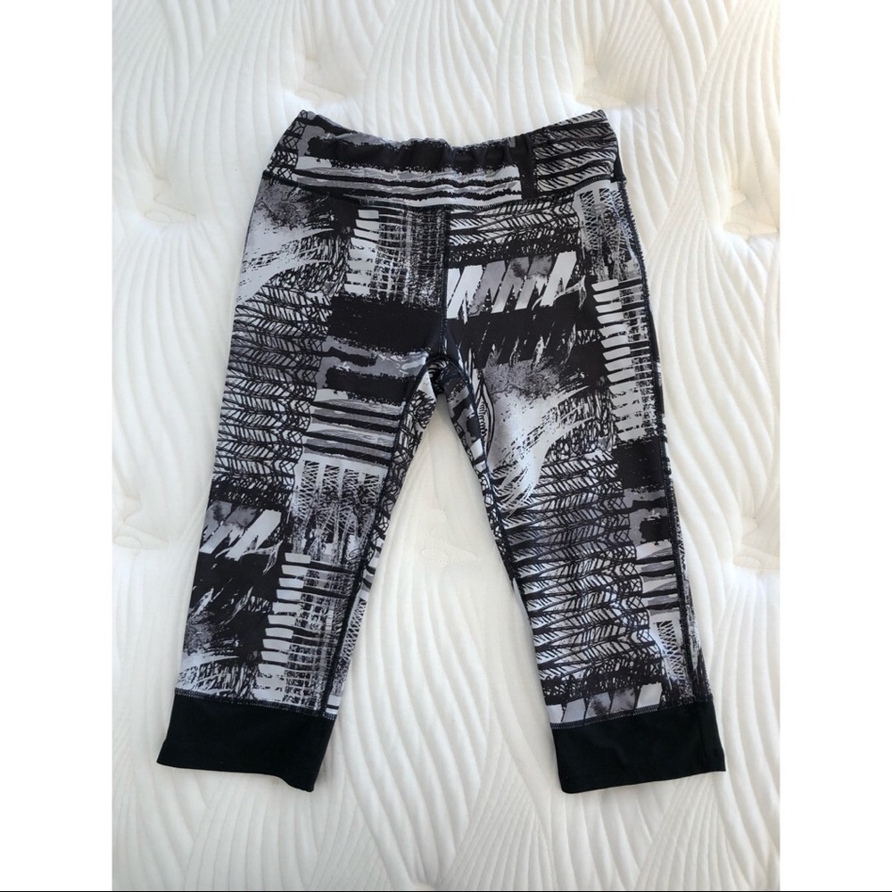 Black & silver yoga capris